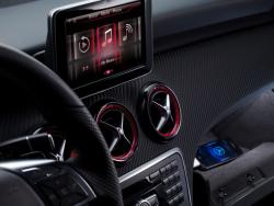 Mercedes Benz, Apple Siri, автомобили